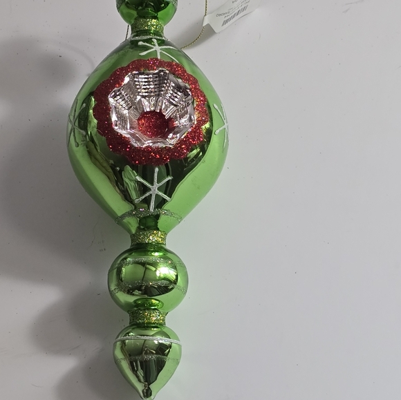 Kirklands home 2 green and red shiny glass glitter ornaments Vintage Look new - Picture 2 of 3